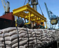 Já passaram pelo Porto de Antonina neste ano, de janeiro a outubro, 1.168.103 toneladas de produtos, que ultrapassa em 230.103 toneladas do total movimentado durante todo o ano de 2020: 938 mil toneladas..   
