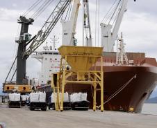 Já passaram pelo Porto de Antonina neste ano, de janeiro a outubro, 1.168.103 toneladas de produtos. Volume ultrapassa em 230.103 toneladas o total movimentado durante todo o ano de 2020: 938 mil toneladas. 