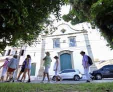 Apesar da curta parada, os 224 passageiros do luxuoso navio Silver Wind desembarcaram para conhecer os atrativos turísticos de Morretes e Paranaguá. Previsão é que chegada de grandes navios envolva até 50.000 pessoas, a partir de novembro.