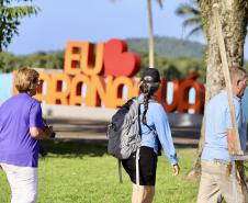 Apesar da curta parada, os 224 passageiros do luxuoso navio Silver Wind desembarcaram para conhecer os atrativos turísticos de Morretes e Paranaguá. Previsão é que chegada de grandes navios envolva até 50.000 pessoas, a partir de novembro.