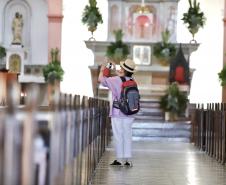 Apesar da curta parada, os 224 passageiros do luxuoso navio Silver Wind desembarcaram para conhecer os atrativos turísticos de Morretes e Paranaguá. Previsão é que chegada de grandes navios envolva até 50.000 pessoas, a partir de novembro.