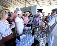 Apesar da curta parada, os 224 passageiros do luxuoso navio Silver Wind desembarcaram para conhecer os atrativos turísticos de Morretes e Paranaguá. Previsão é que chegada de grandes navios envolva até 50.000 pessoas, a partir de novembro.