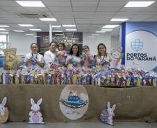 Portos do Paraná entrega primeiros kits da campanha Páscoa para Todos