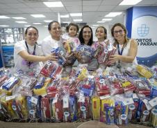 Portos do Paraná entrega primeiros kits da campanha Páscoa para Todos