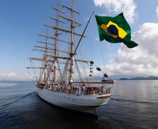 Veleiro da Marinha do Brasil, Cisne Branco, chega a Paranaguá
