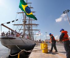 Veleiro da Marinha do Brasil, Cisne Branco, chega a Paranaguá