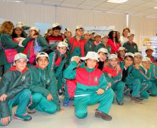 Porto Escola recebe alunos de comunidades rurais de Paranaguá