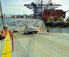 Porto de Paranaguá prevê aumento de 83% na movimentação de veículos 