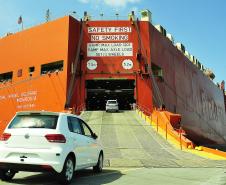 Porto de Paranaguá prevê aumento de 83% na movimentação de veículos 