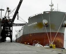 Porto de Paranaguá bate recorde no embarque de açúcar em um único navio