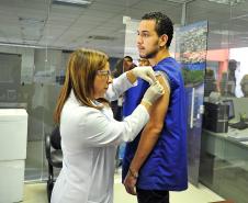 Porto de Paranaguá vacina 500 trabalhadores contra a gripe