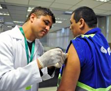 Porto de Paranaguá vacina 500 trabalhadores contra a gripe
