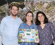 Vandecy Silva Dutra, Secretária de Educação de Paranaguá participa do evento de premiação dos vencedores do Concurso de Desenho do Projeto Porto Escola.