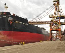 Porto de Paranaguá fecha 2017 com 51,5 milhões de toneladas operadas, a maior movimentação da sua história