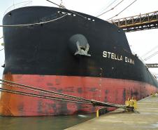 Porto de Paranaguá recebe o maior navio graneleiro da história
