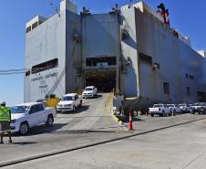 Porto de Paranaguá tem operação inédita para veículos