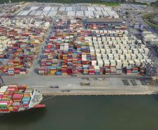 Tempo de espera dos navios nos Portos do Paraná diminui 46%