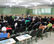 Portos do Paraná promoveram nesta segunda-feira (15), em Antonina, o 3.º Seminário da Pesca no Colégio Estadual Brasilio Machado. 30 pescadores e marisqueiras se reuniram com a equipe da Diretoria de Meio Ambiente para receber o resultado do monitoramento da atividade pesqueira na região.