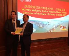 Comitiva paranaense teve reunião com executivos da China Communication Construction Company (CCCC), uma das maiores empresas chinesas que, no setor de infraestrutura e logística, opera rodovias, ferrovias, metrôs, portos e aeroportos. 