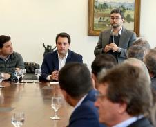 Governador Ratinho Junior autorizou a contratação da empresa que fará a obra. Investimento de R$ 41 milhões será custeado pela Portos do Paraná. Haverá aumento de 60% na capacidade portuária. 