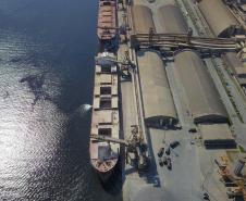 O Corredor de Exportação do Porto de Paranaguá registrou em junho a maior movimentação mensal desde a inauguração do complexo, em 1973. O volume de granéis exportados no mês chegou a 2,291 milhões de toneladas, superando o recorde anterior de 2,277 milhões de toneladas, registrado em abril de 2018.