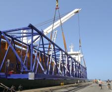 Chegaram ao Porto de Paranaguá dois portêineres que irão ampliar em 50% a capacidade de movimentação de cargas do Terminal de Contêineres de Paranaguá (TCP), a partir de 2012. 