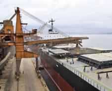 A exportação de grãos pelo Porto de Paranaguá deve crescer em até 2,5 milhões de toneladas em 2012. Com as melhorias operacionais realizadas ao longo do ano, diversos exportadores que haviam desistido de operar por Paranaguá estão voltando. 