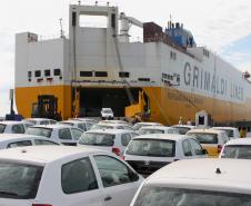 A movimentação de veículos pelo Porto de Paranaguá também cresceu. Tanto na importação quanto na exportação, essa porcentagem de aumento foi de 38% comparada com os quatro primeiros meses de 2011. O total de veículos exportados foi de quase 30 mil unidades. 