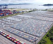 A exportação de veículos pelo Porto de Paranaguá registrou alta de 20% no primeiro semestre de 2012 no comparativo com o mesmo período do ano passado. Ao todo foram exportados pelo porto40 mil veículos e outros 72 mil foram importados – com alta de 17% em relação a 2011. 

