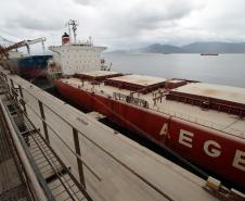 Em menos de três meses, foram 27 dias de embarques parados. No entanto, o Corredor de Exportação já movimentou, até o final de fevereiro, dois milhões de toneladas de grãos.