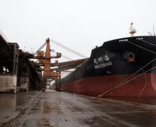 Em menos de três meses, foram 27 dias de embarques parados. No entanto, o Corredor de Exportação já movimentou, até o final de fevereiro, dois milhões de toneladas de grãos.