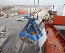 A primeira carga está sendo recebida pela empresa Harbor, um dos operadores do segmento