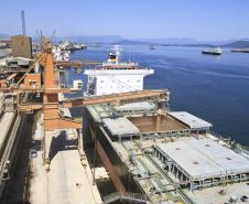   De janeiro a outubro, os Portos do Paraná movimentaram pouco mais de 39 milhões de toneladas de cargas. 