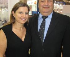 Jacqueline Wendpap assume a diretoria administrativa financeira. Na foto, ao lado do ex-diretor Frísoli, na Intermodal 2014.