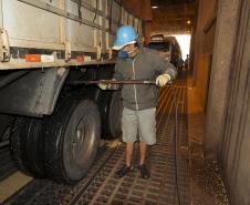 Parceiros da Appa no objetivo de manter a cidade limpa, terminais exportadores de grãos criam soluções para melhorar o asseio dos caminhões depois da descarga