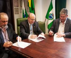  A Administração dos Portos de Paranaguá e Antonina (Appa) e a Universidade Federal do Paraná (UFPR) assinaram, na última semana, em Curitiba, um protocolo de intenções