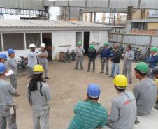 A cada quinze dias, desde o início do ano, a Administração dos Portos de Paranaguá e Antonina (Appa) realiza com os trabalhadores da área portuária, um diálogo de Segurança, Meio Ambiente e Saúde (DSMS). 