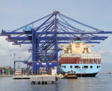 Ao longo do ano, foram exportadas 27,9 milhões de toneladas em cargas e importadas 17,1 milhões de toneladas pelos Portos de Paranaguá e Antonina