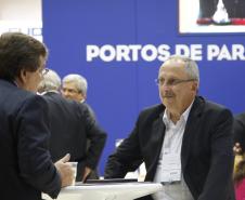 Portos do Paraná atraem novos negócios em feira mais importante do setor