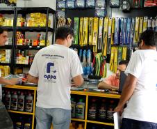 Patrulha de combate à dengue recebe o apoio dos comerciantes de Matinhos 