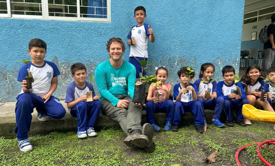 Portos do Paraná encerra outubro com atividades socioambientais no litoral do Estado