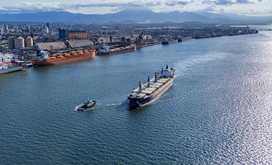 Porto de Paranaguá amplia capacidade produtiva após aumento do calado para 13,1 m