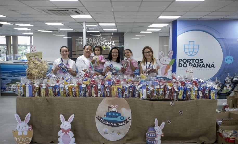 Portos do Paraná entrega primeiros kits da campanha Páscoa para Todos