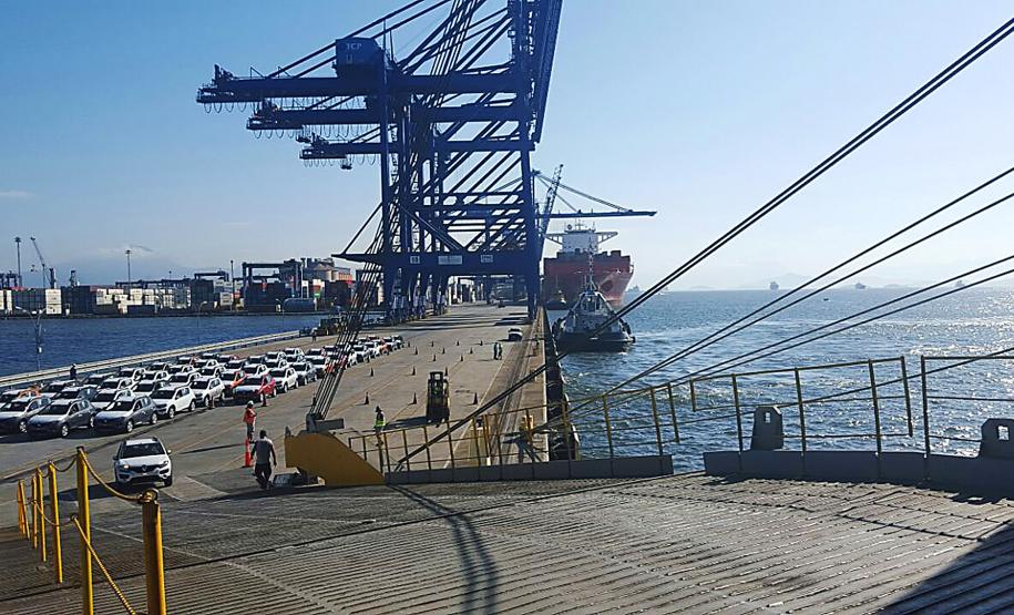 Porto de Paranaguá começa a operar berço exclusivo para veículos, máquinas e equipamentos Porto de Paranaguá começa a operar berço exclusivo para veículos, máquinas e equipamentos