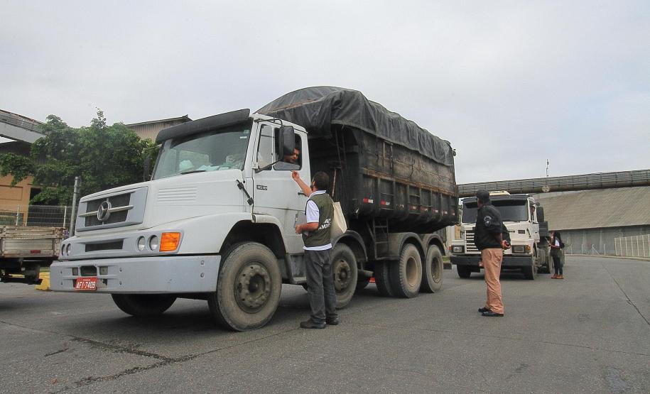 Appa orienta caminhoneiros para correta limpeza das carrocerias Appa orienta caminhoneiros para correta limpeza das carrocerias