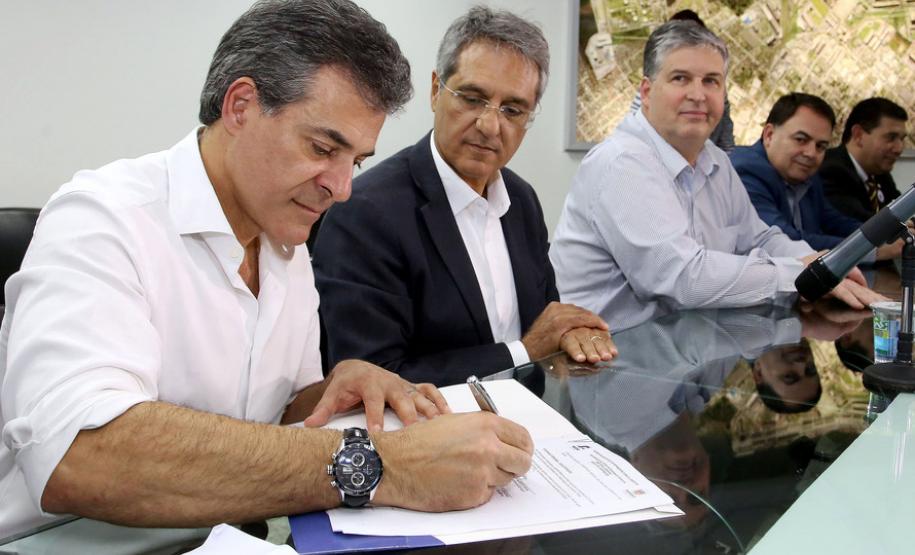 Appa repassa R$ 32 milhões para obras e programa de combate a zoonoses em Paranaguá Appa repassa R$ 32 milhões para obras e programa de combate a zoonoses em Paranaguá